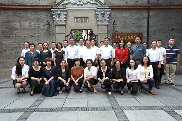 校党委班子成员一行瞻仰中共二大会址