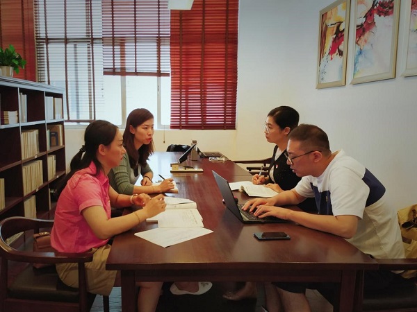 参观之后讨论现场