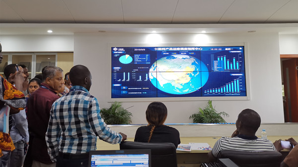 研修班学员参观卡斯柯实验室