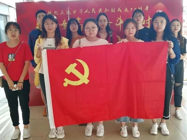 党支部观影同学合影