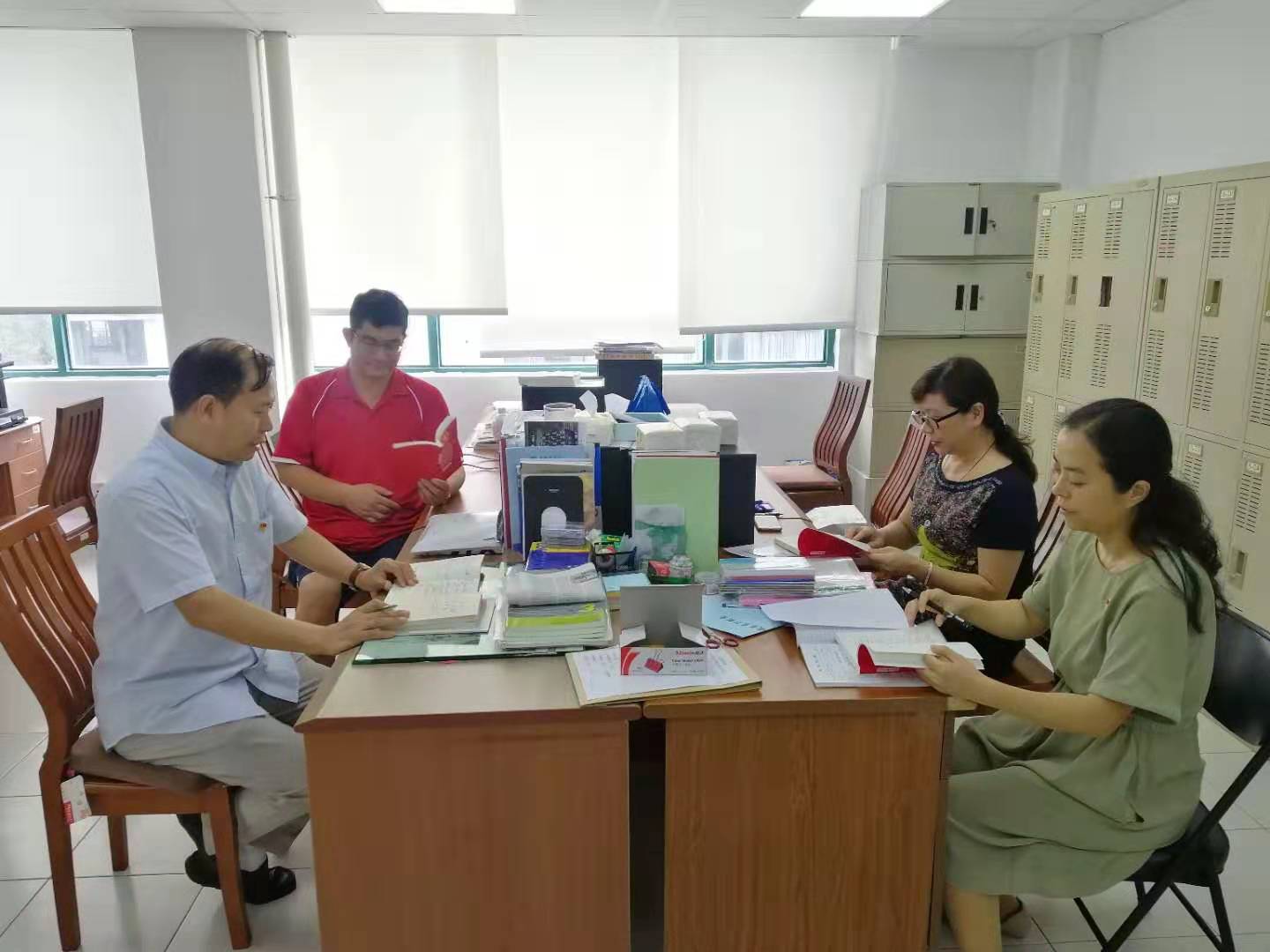 教工第一党支部开展主题教育活动