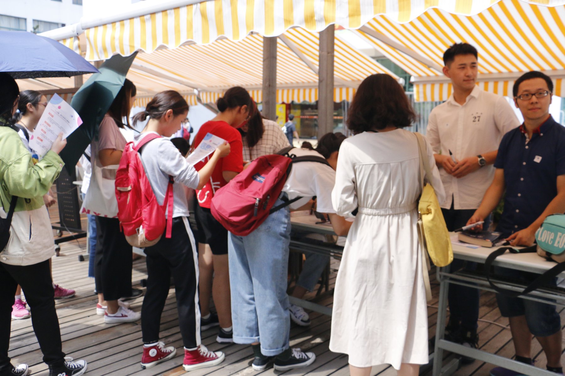 师生认真参与现场气氛热烈 师生认真参与现场气氛热烈