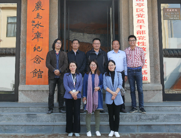 教工第一党支部党员与园林专业教师参观学习