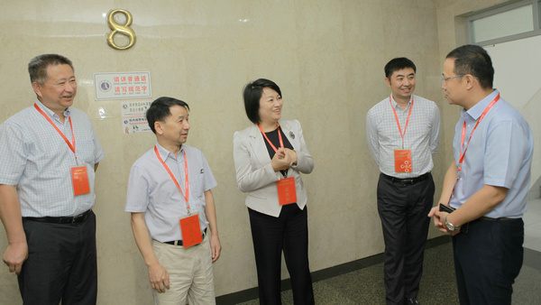 胡佩艳副部长向职业能力考试院领导了解考试情况 胡佩艳副部长向职业能力考试院领导了解考试情况