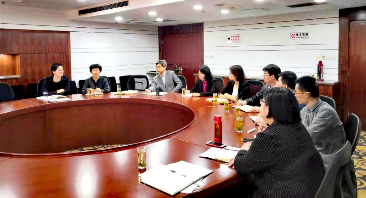 唐海燕在人事处调研 唐海燕在人事处调研