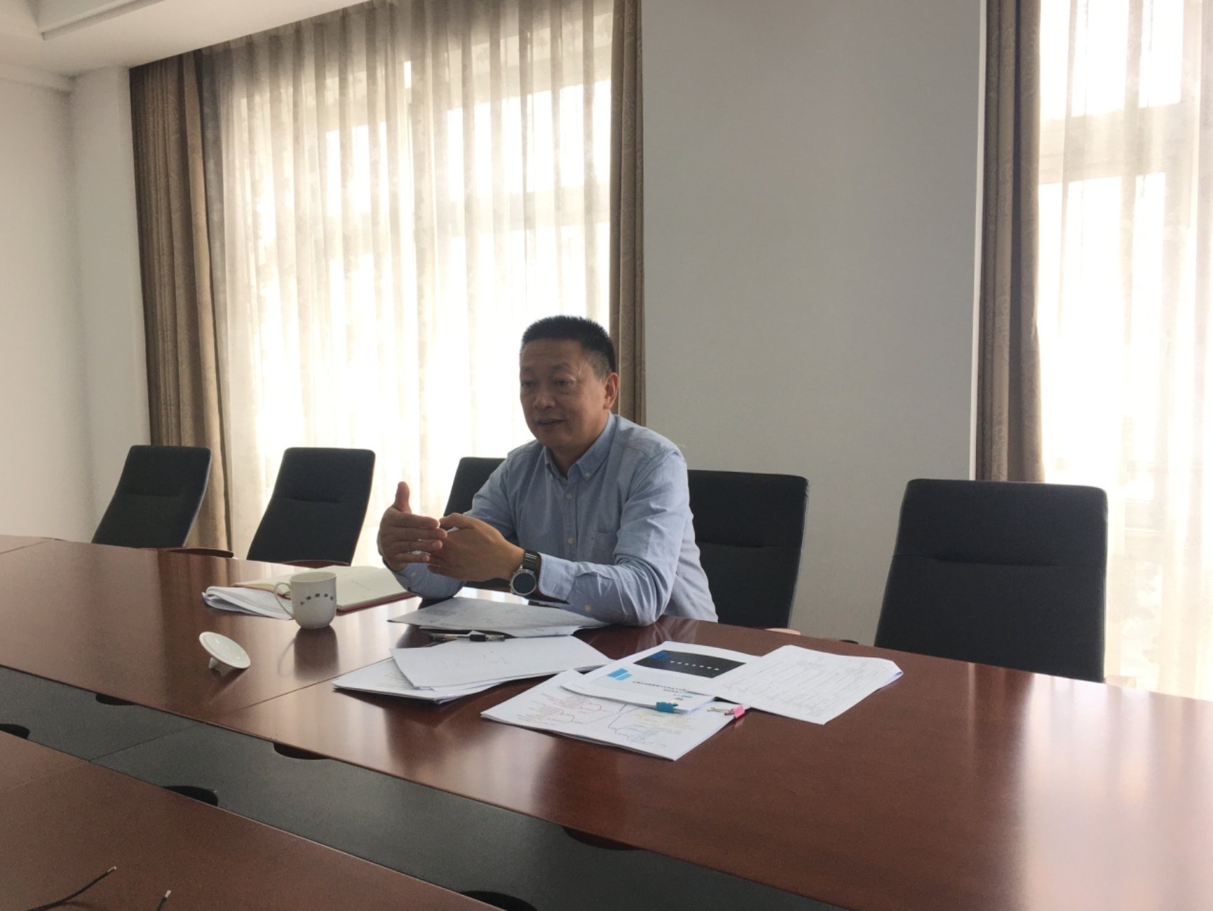 副校长钟幼伟发言交谈 副校长钟幼伟发言交谈