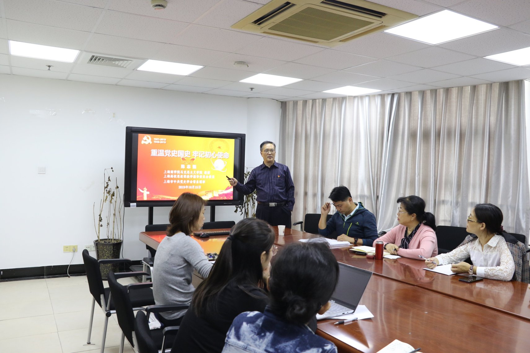 信息学院开展“不忘初心，牢记使命”主题教育全体教师党员党课