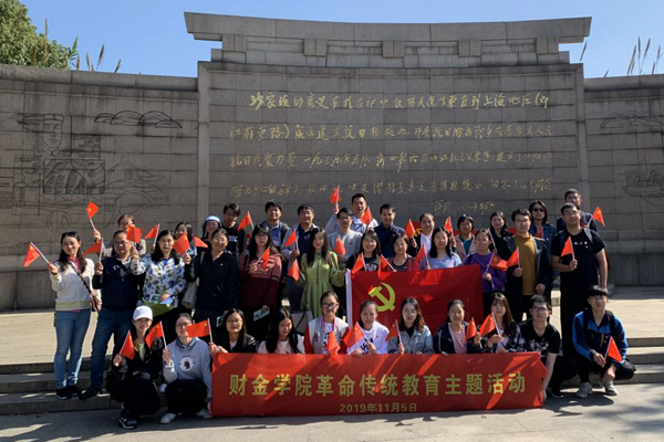 参观学习人员合影