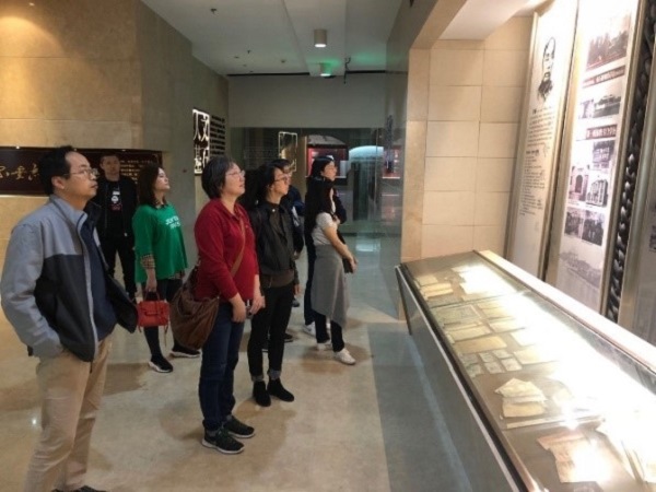 大家参观中国家纺博物馆