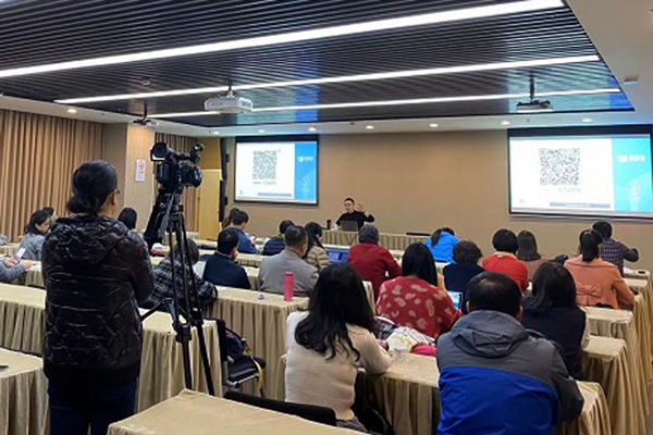 刘鹏老师作讲座