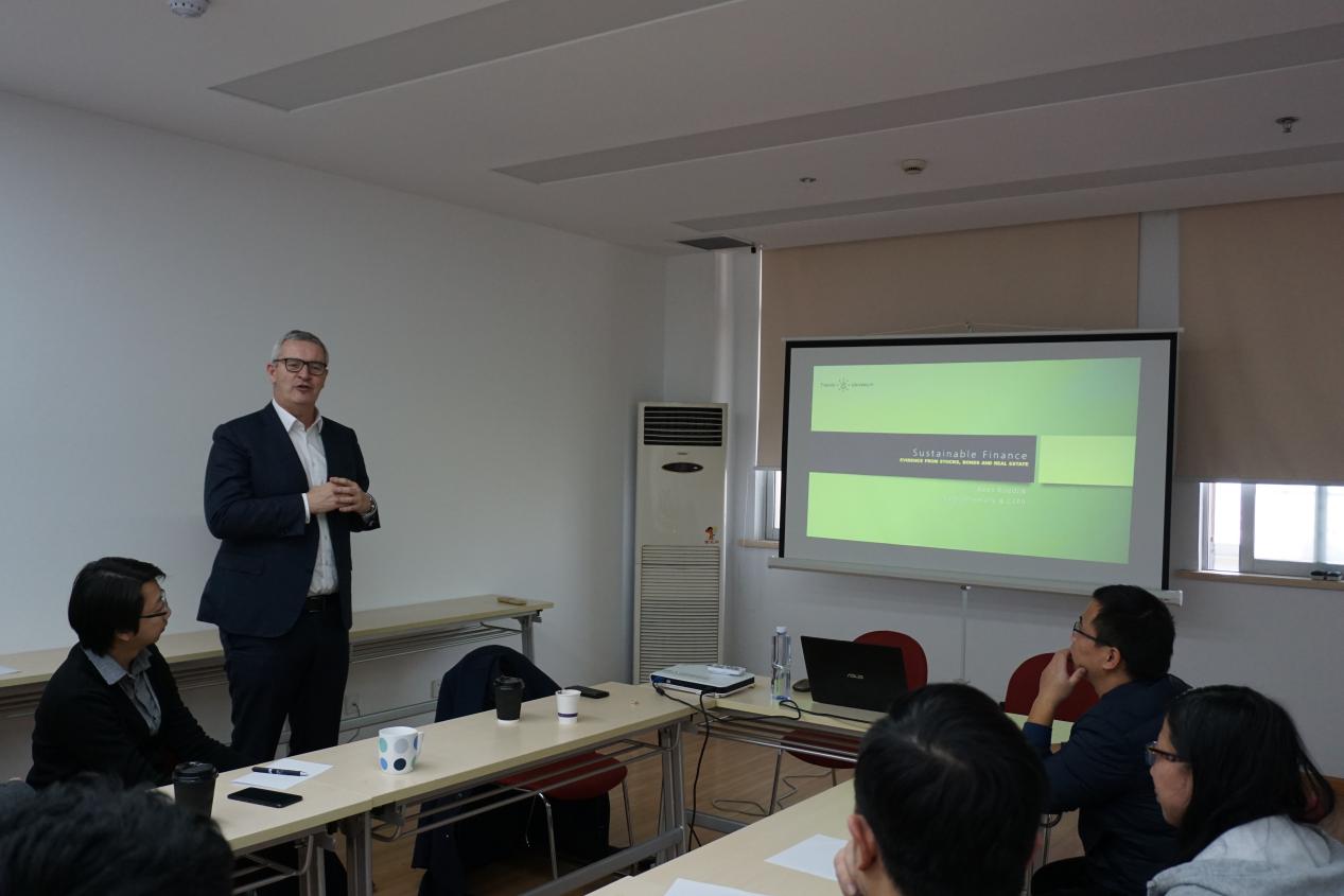 Kees Koedijk教授做专题讲座