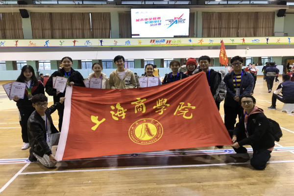 我校速度轮滑运动员合影 