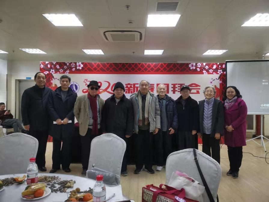 校领导与老同志合影