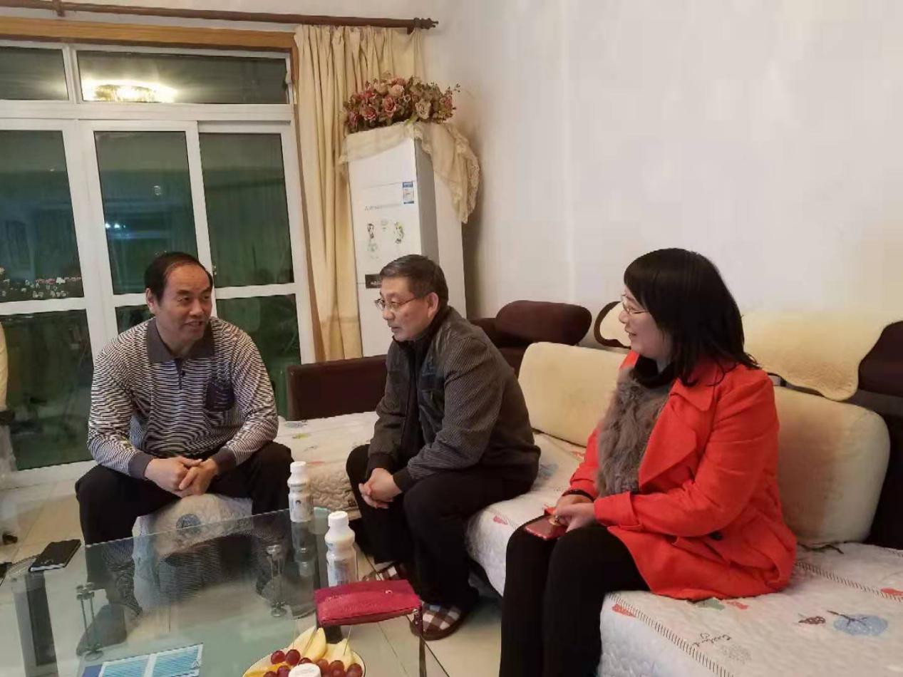 马克思主义学院二级工会慰问教职工