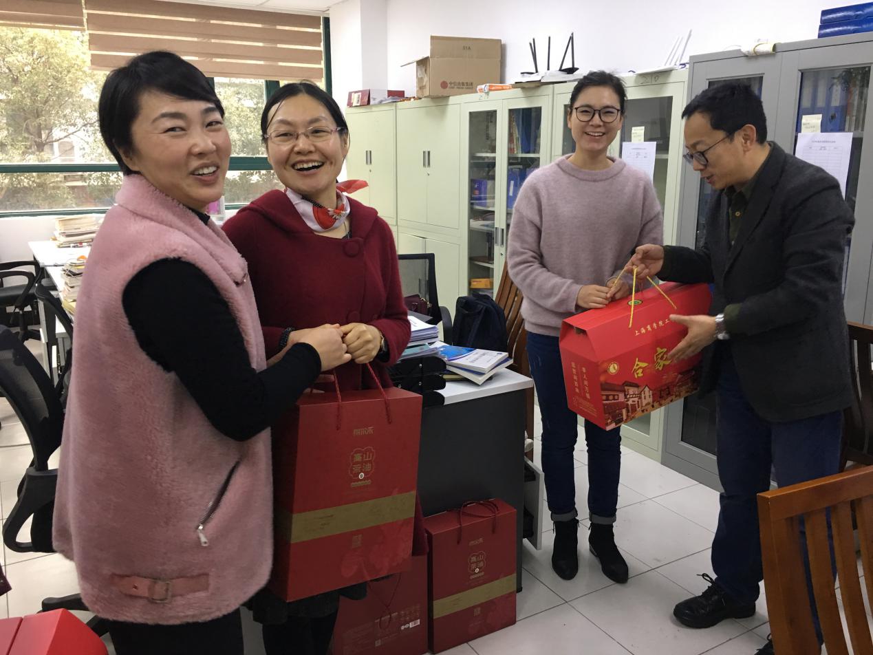 商务经济学院二级工会慰问教职工