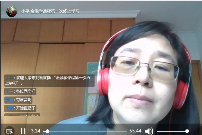 王小平老师正在授课