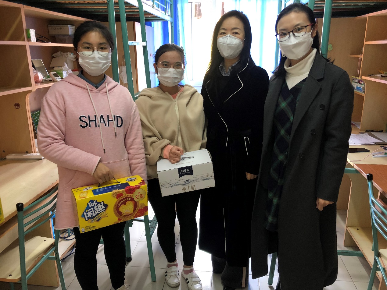 学院领导看望慰问在校学生