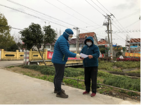 范佳乐在当地志愿者活动现场 范佳乐在当地志愿者活动现场