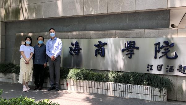 校友张佳明先生与院领导合影