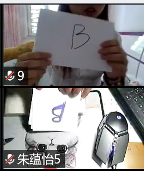 图为选手正在答题