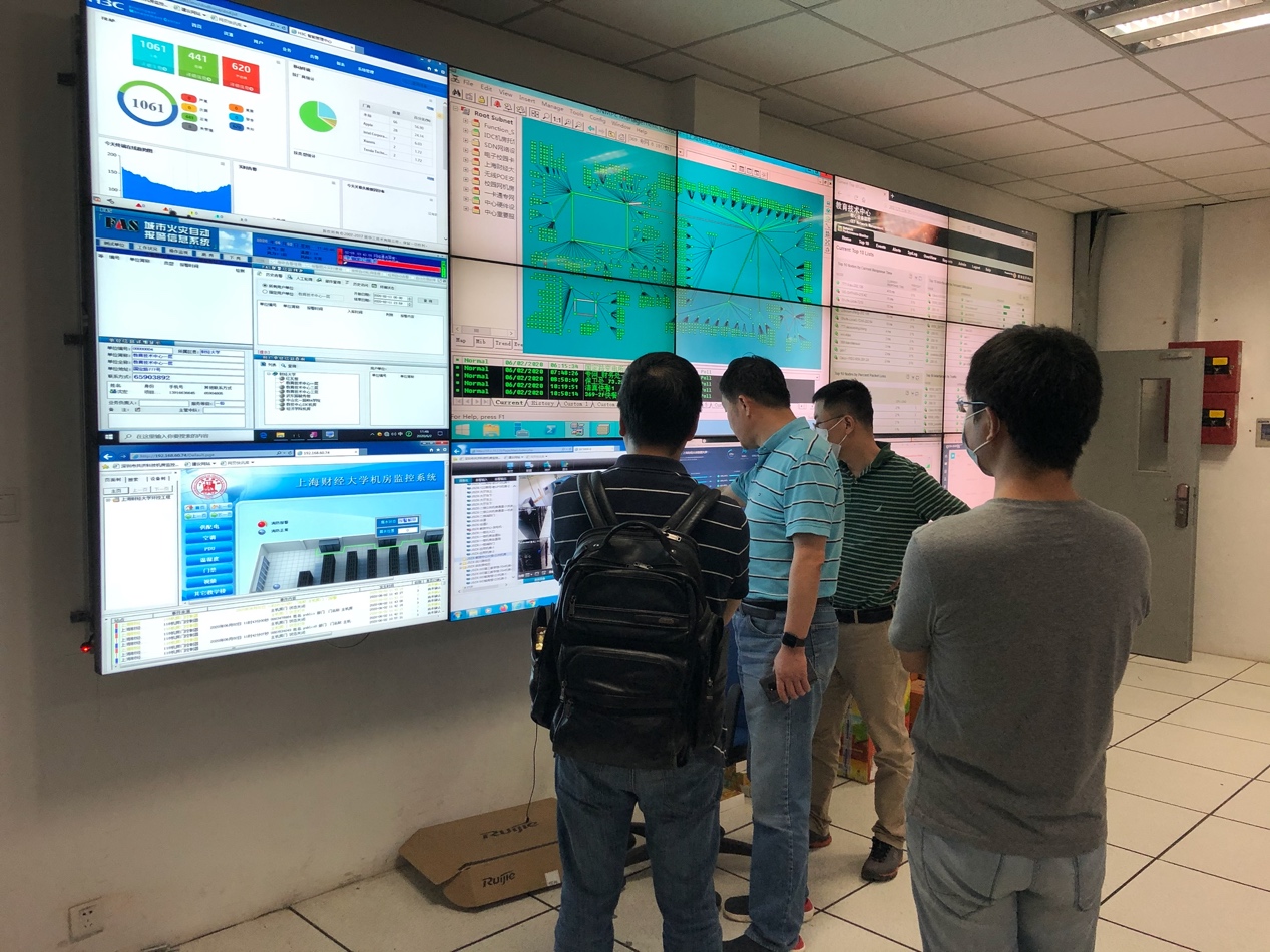 参观数据中心机房 参观数据中心机房