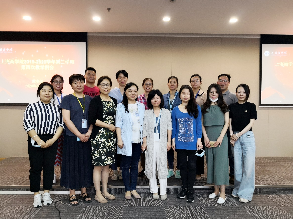 教务处和各单位教学秘书合影 教务处和各单位教学秘书合影