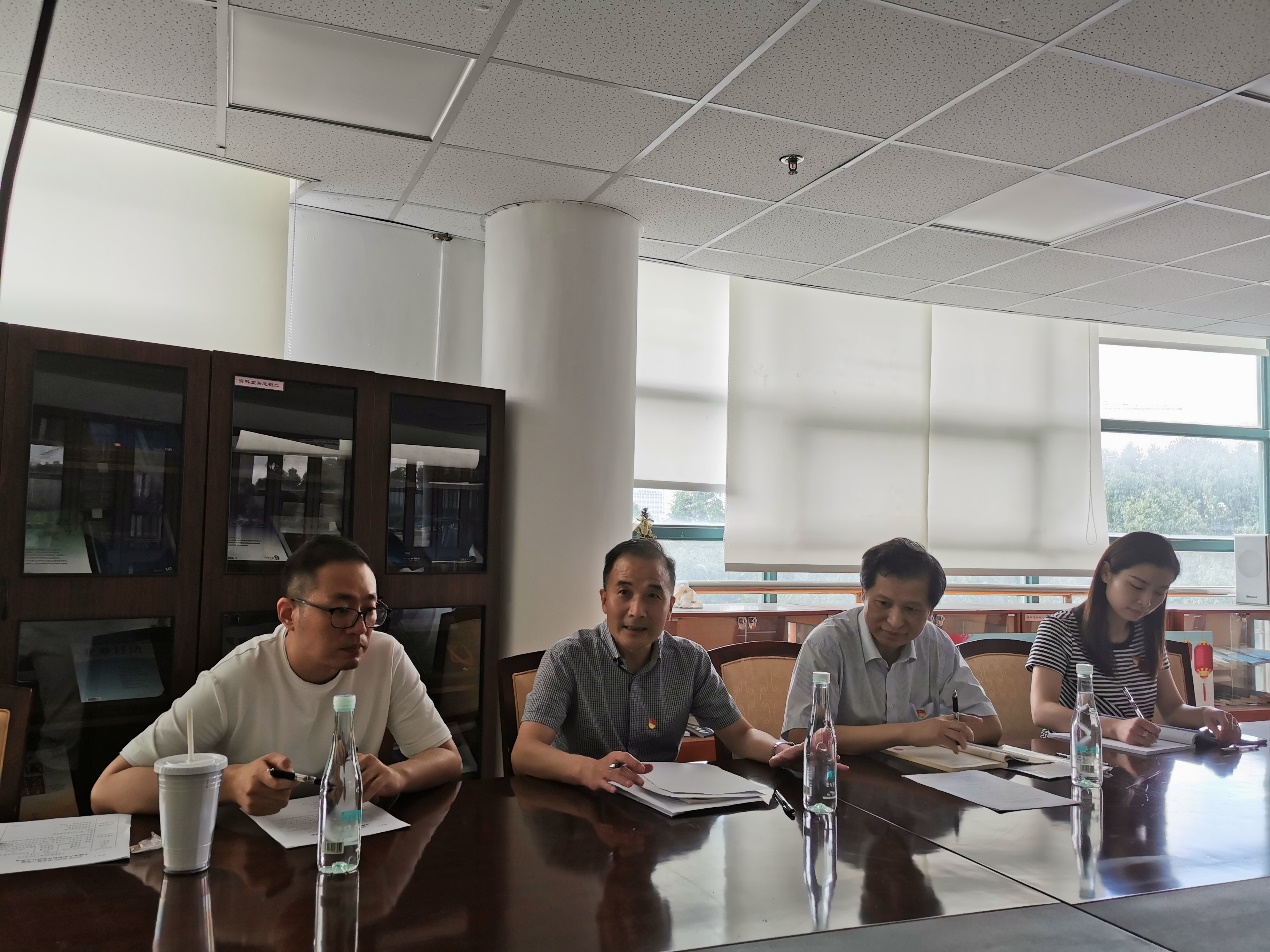 图为张一飞讲话