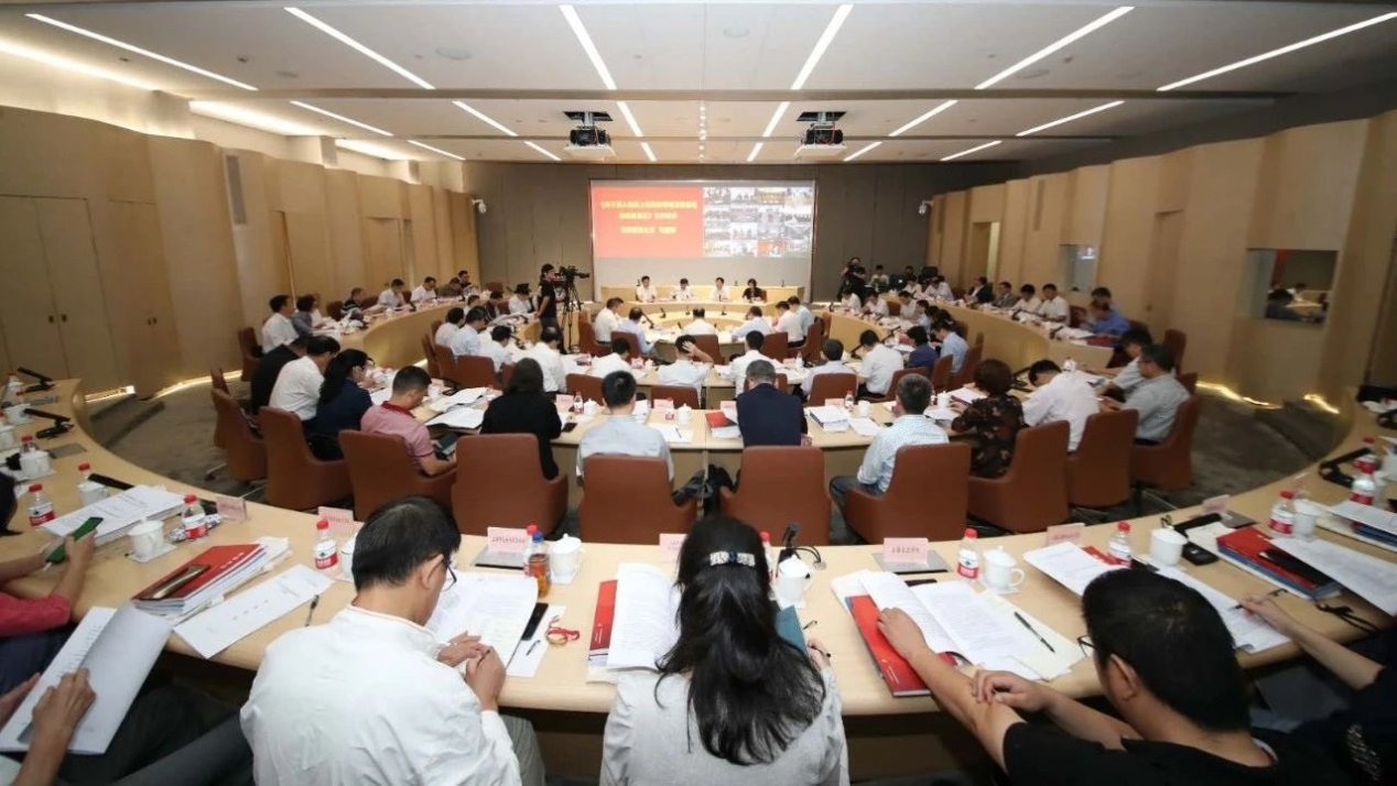 图为会议主会场 图为会议主会场