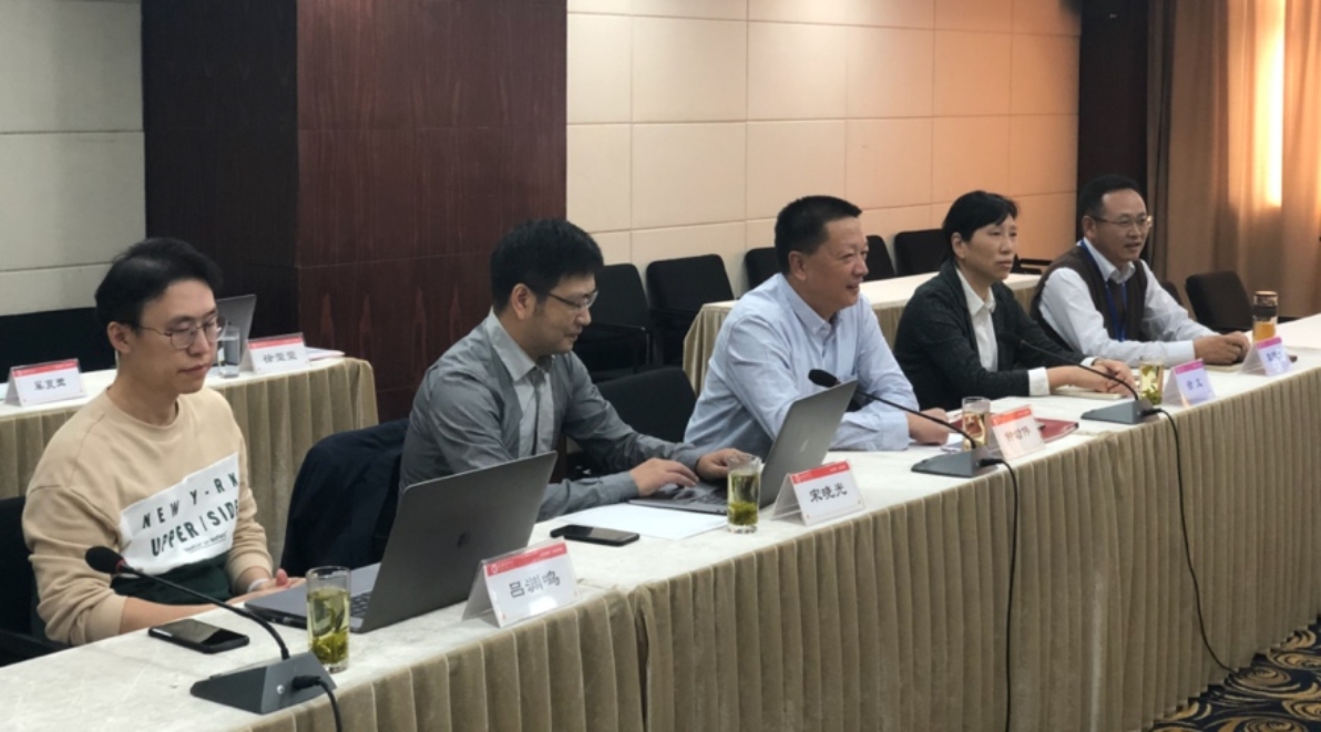 钟幼伟副校长介绍我校相关工作 钟幼伟副校长介绍我校相关工作