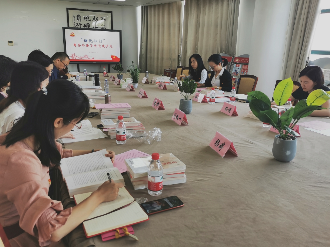 图为活动现场 图为活动现场