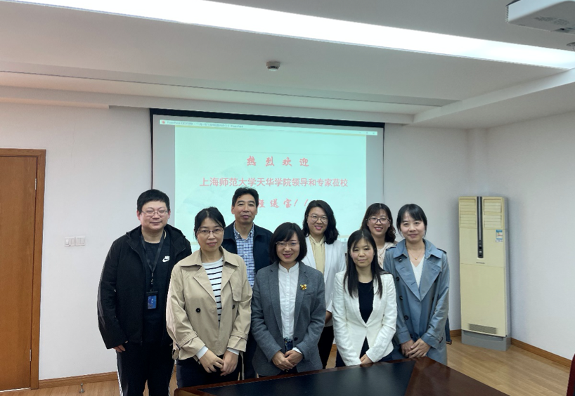 图为交流双方合影 图为交流双方合影