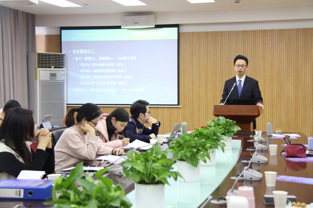 图为李志刚常务副院长讲座 图为李志刚常务副院长讲座