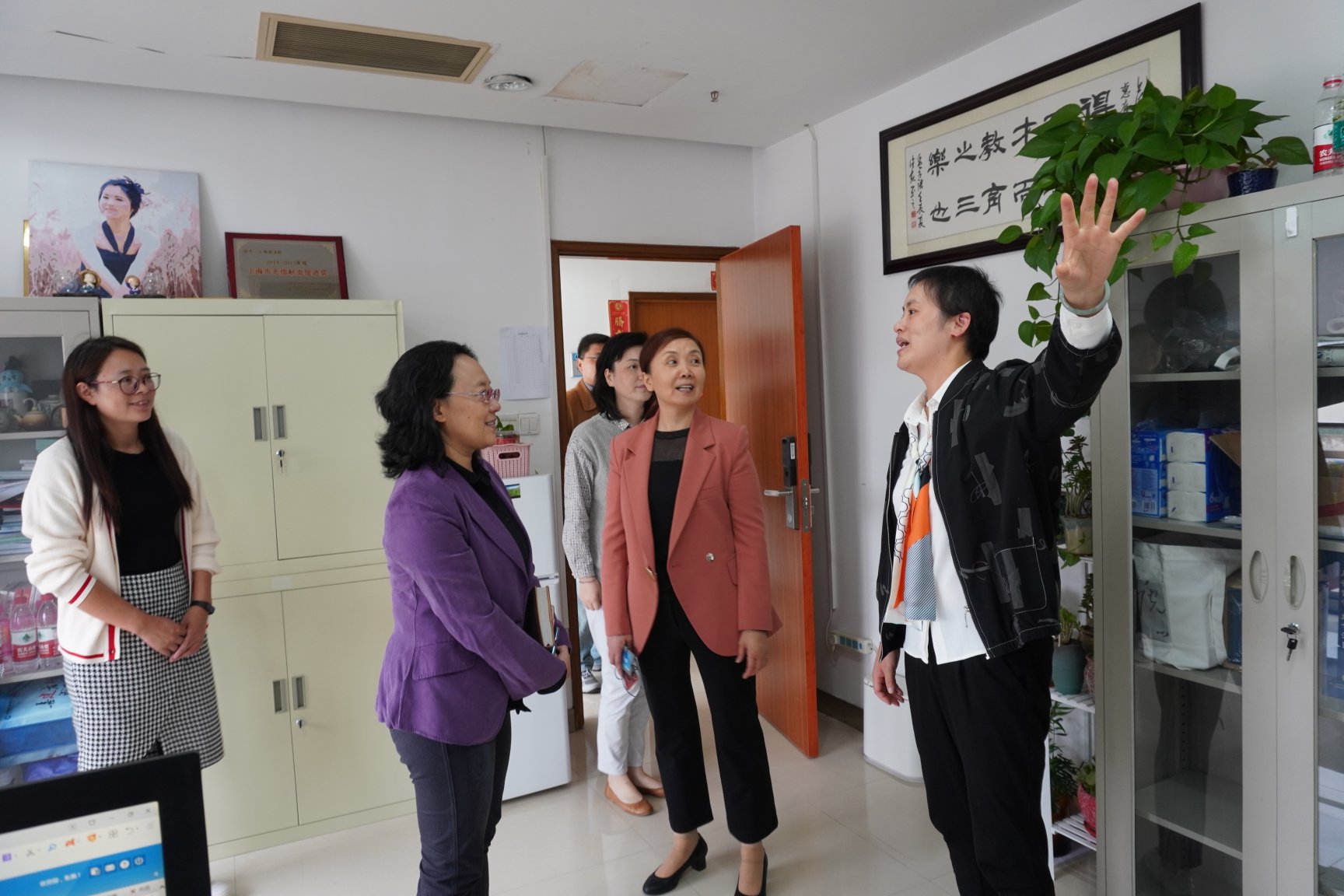 图为评选现场 图为评选现场