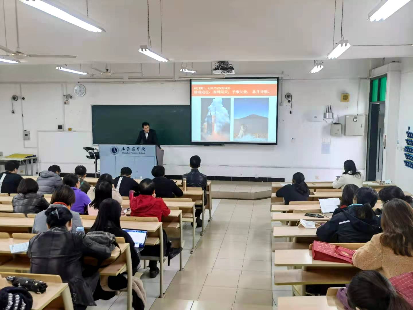 图为讲座现场 图为讲座现场