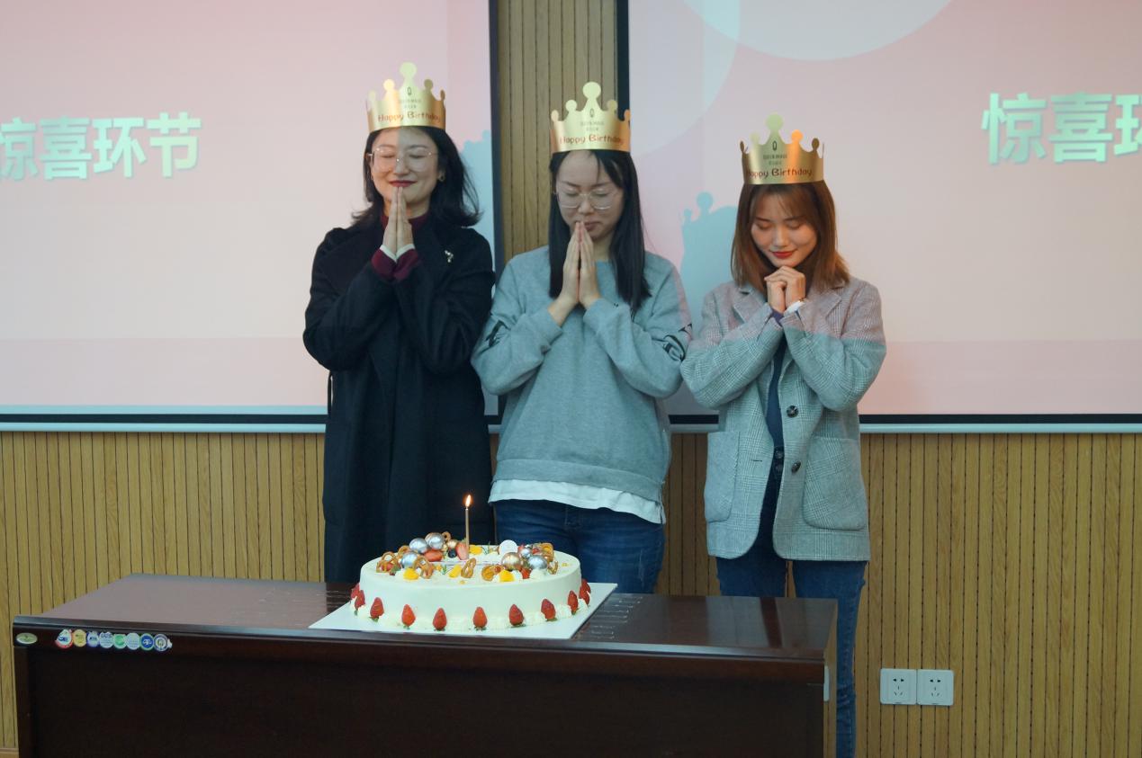 图为惊喜环节嘉宾许愿 图为惊喜环节嘉宾许愿