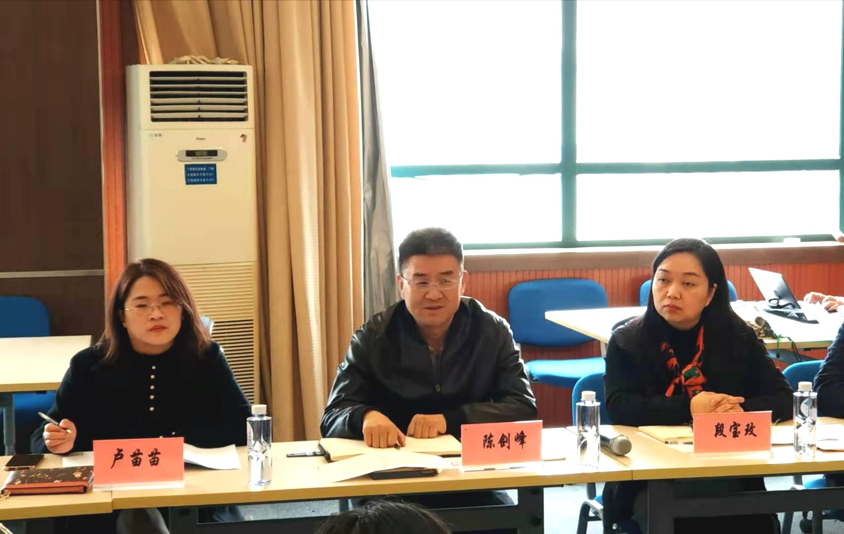 图为陈剑峰讲话 图为陈剑峰讲话