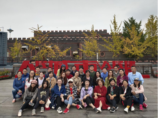 商务经济学院教职员工合影 商务经济学院教职员工合影