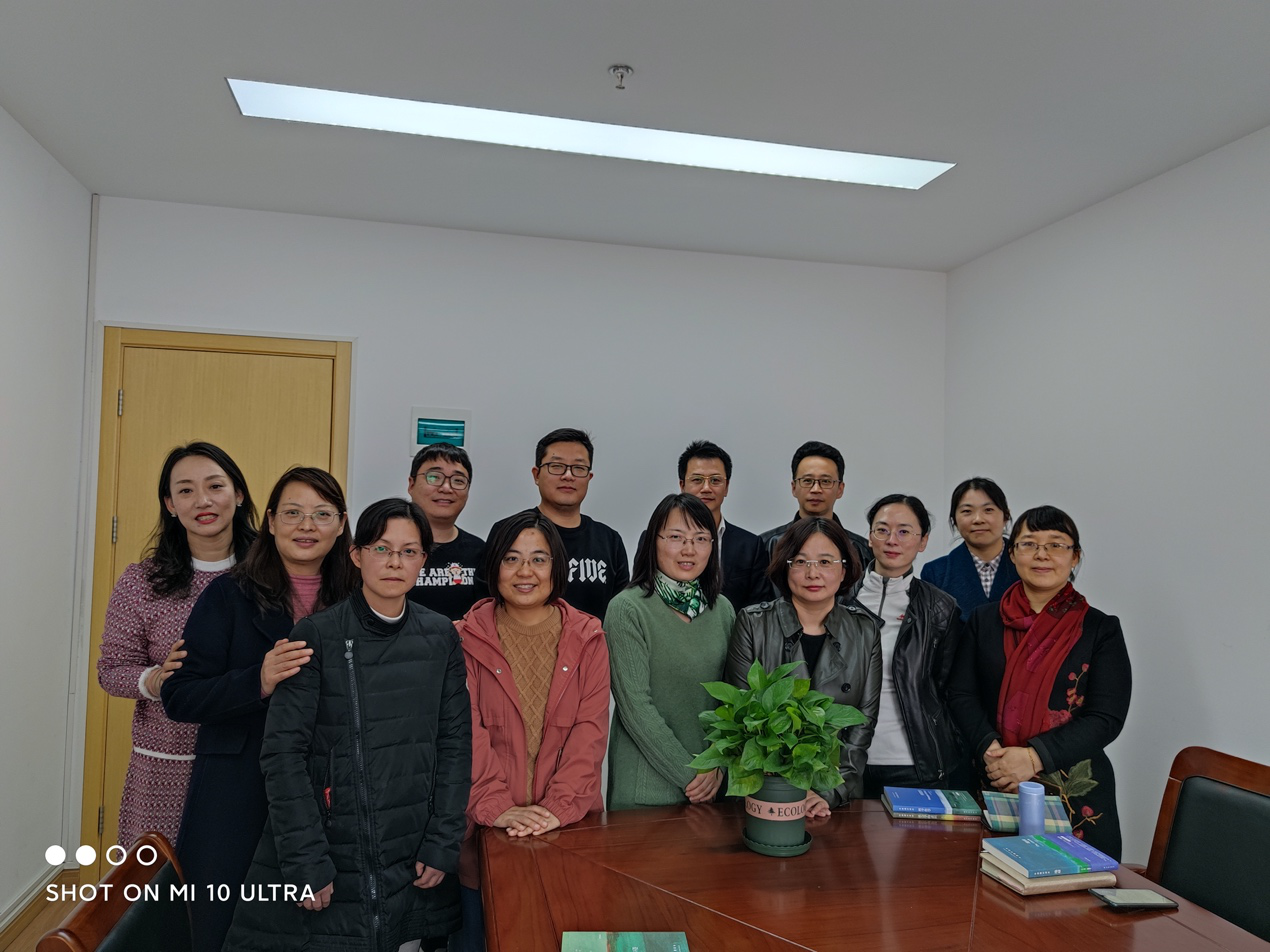 图为参加座谈会人员合影 图为参加座谈会人员合影