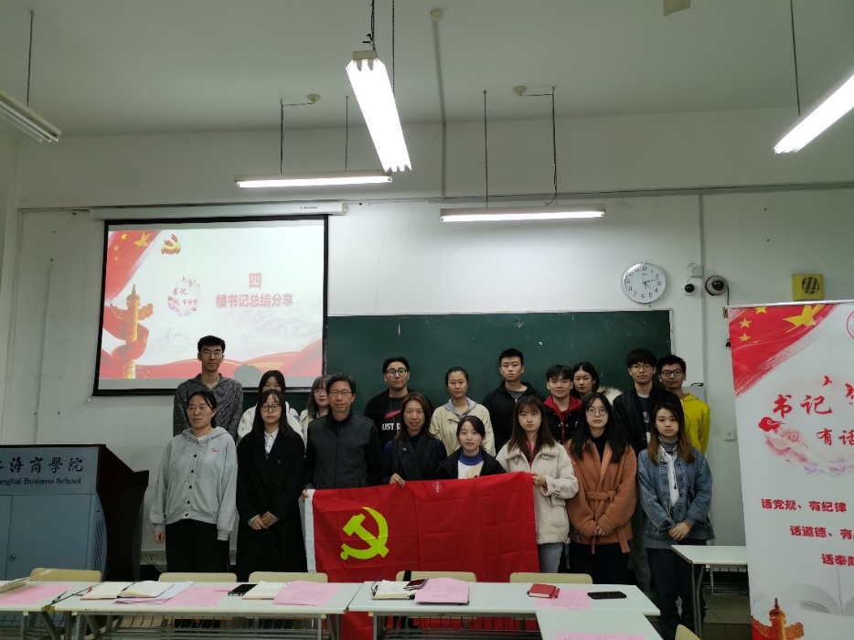 图为活动合影 图为活动合影