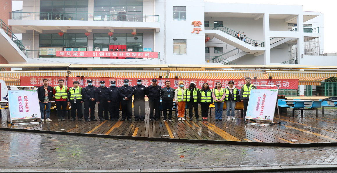 图为相关人员合影。 图为相关人员合影。