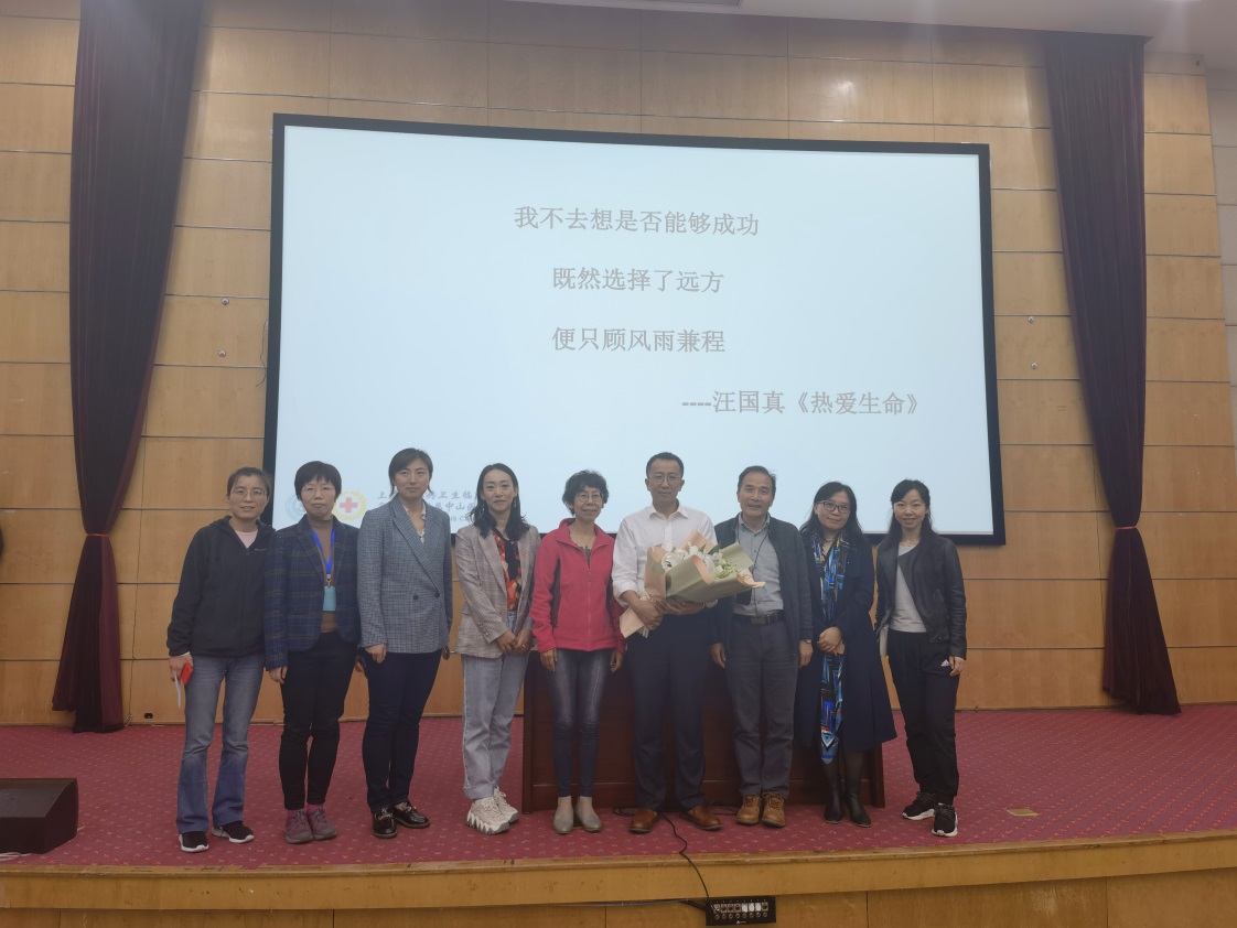 图为主办方与报告人合影 图为主办方与报告人合影