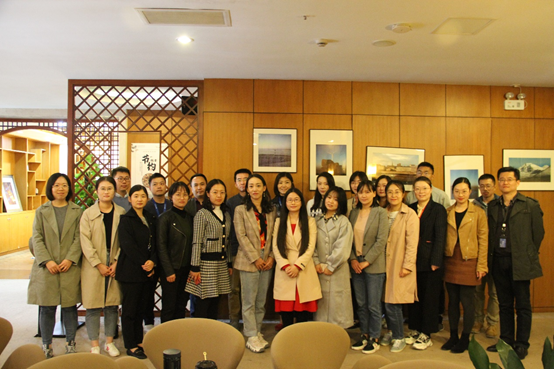 图为参加专题沙龙老师合影 图为参加专题沙龙老师合影