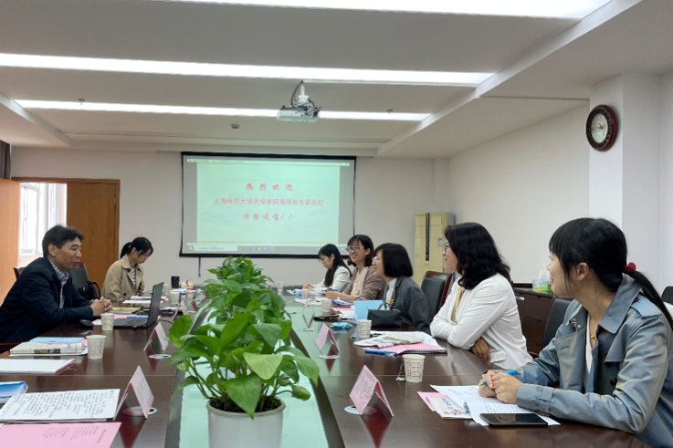 图为交流、讨论现场 图为交流、讨论现场