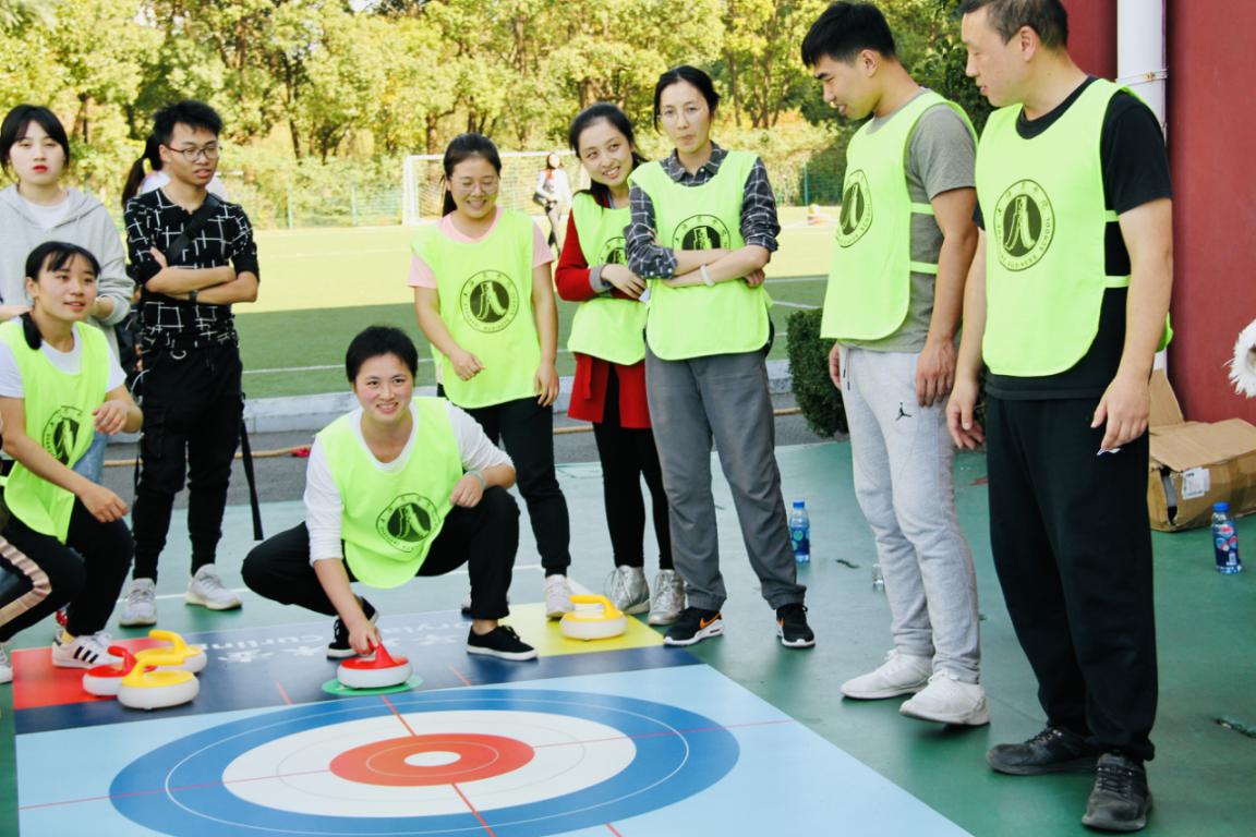 图为比赛现场 图为比赛现场