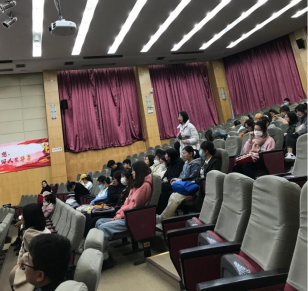 图为同学提问 图为同学提问