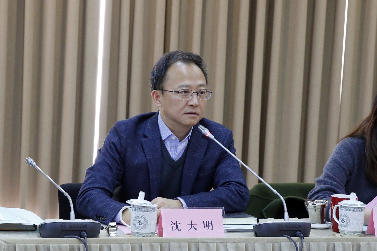 图为沈大明讲话 图为沈大明讲话