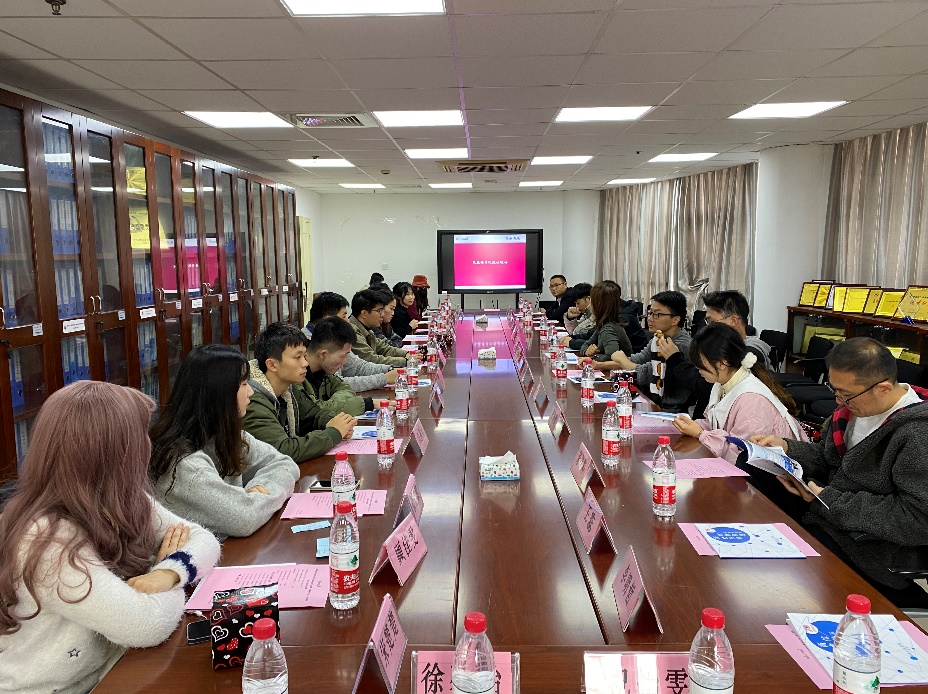 图为会议现场 图为会议现场