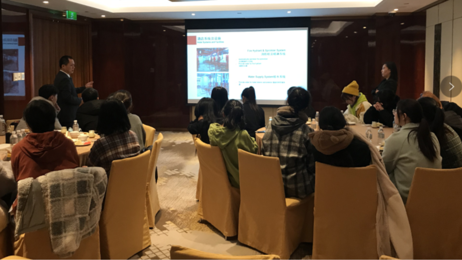 金茂工程部总监介绍酒店设备系统 金茂工程部总监介绍酒店设备系统