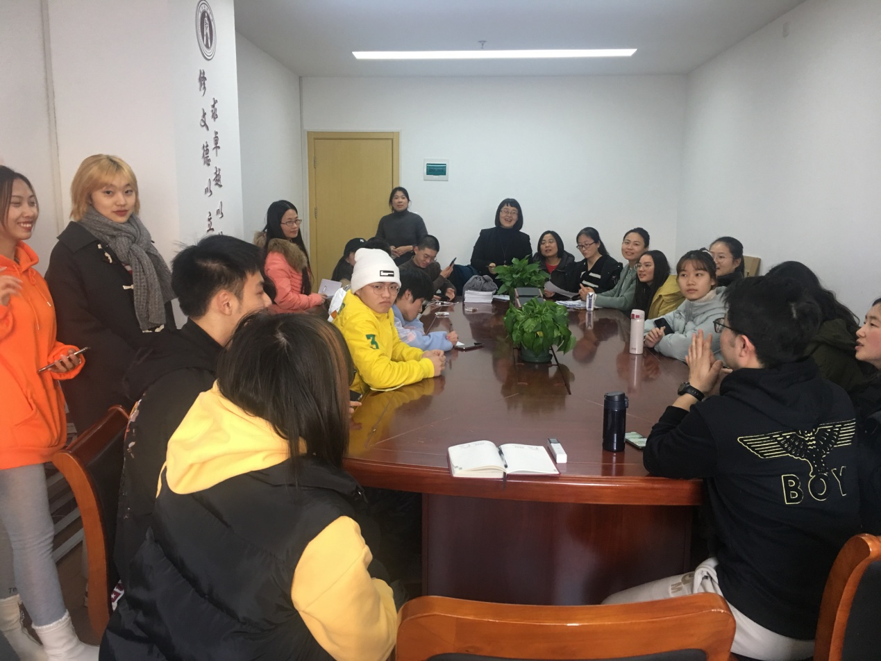 图为活动现场 图为活动现场