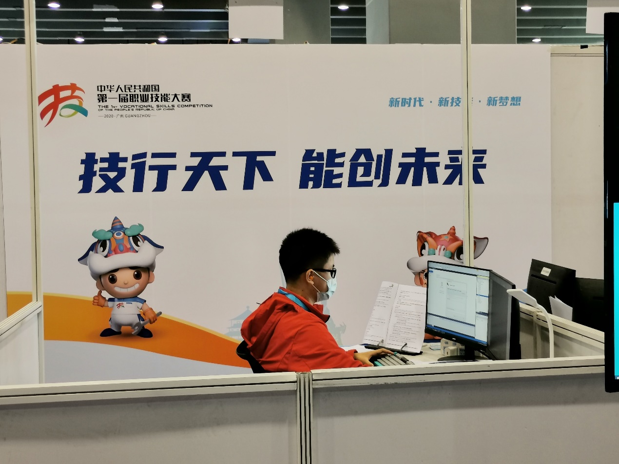 商务软件解决方案项目上海培养基地选手庞泽锐在比赛